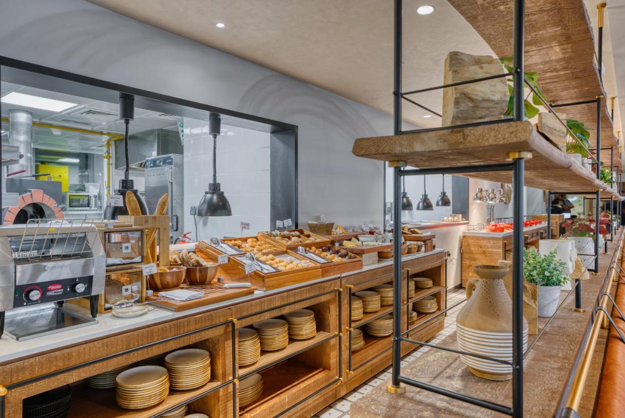 The First Collection Dubai Business Bay Hotel Exterior foto Breakfast buffet at the hotel