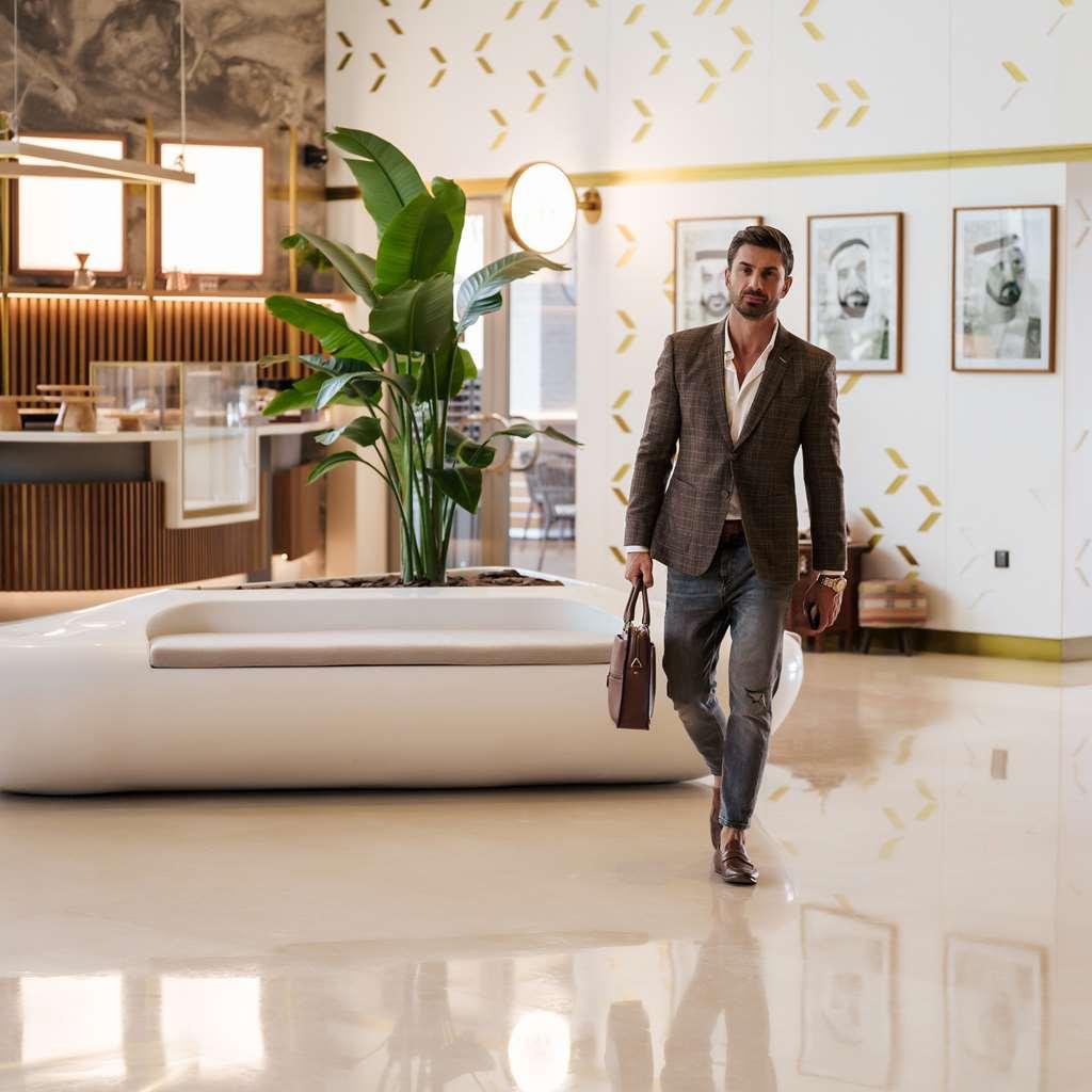 The First Collection Dubai Business Bay Hotel Interior foto A man walking through a lobby