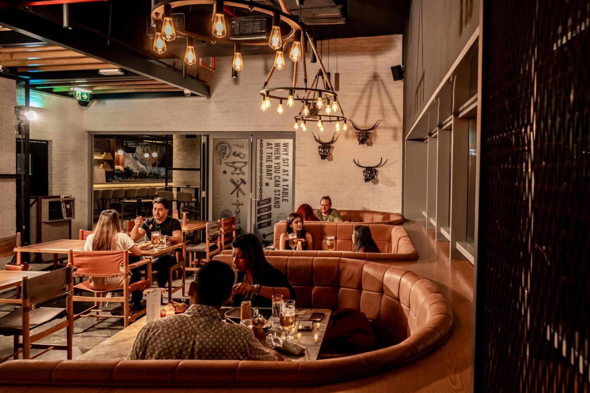 The First Collection Dubai Business Bay Hotel Exterior foto The interior of the bar