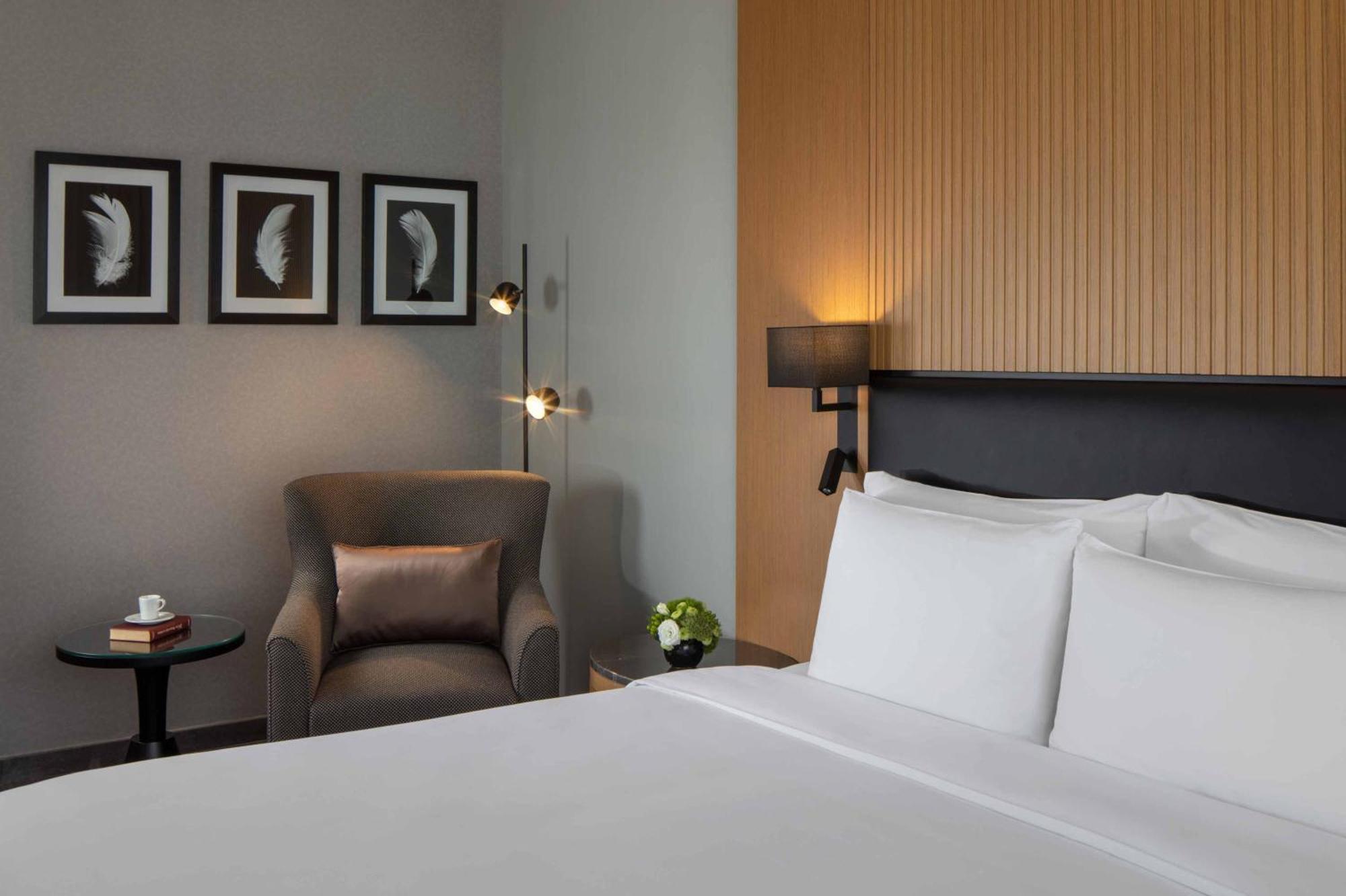 The First Collection Dubai Business Bay Hotel Cameră foto A room at the hotel
